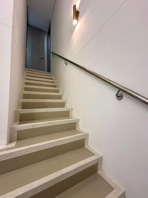 En